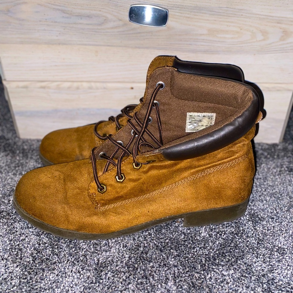 Brown American Eagle men’s work boots